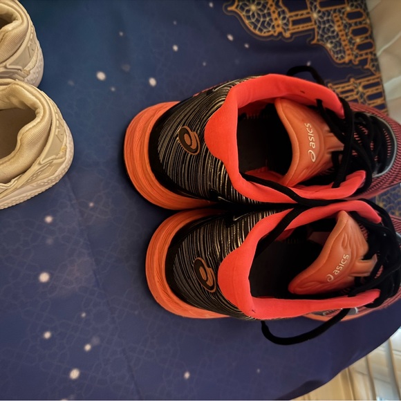 ASICS - Picture 3 of 5